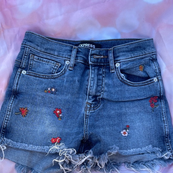 EXPRESS Flower Embroidered High Rise Midi Shorts - Picture 2 of 13